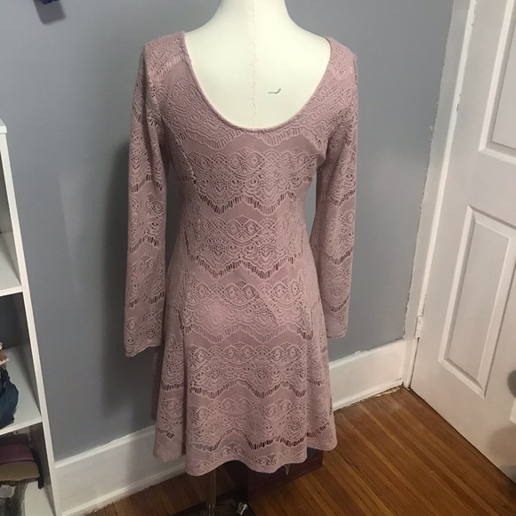 Lace dress - Picture 3 of 3